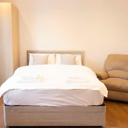 Cosy Studio Flat In Putney, London